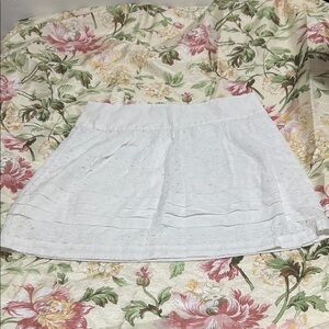 BANANA REPUBLIC  Lace mini skirt.